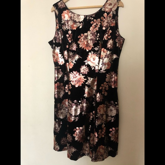 ECI Dresses & Skirts - Floral Midi Dress
